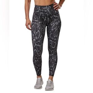 Beyond Yoga Snake Skin Midi Black And  White Leggings Size Small 26” Inseam